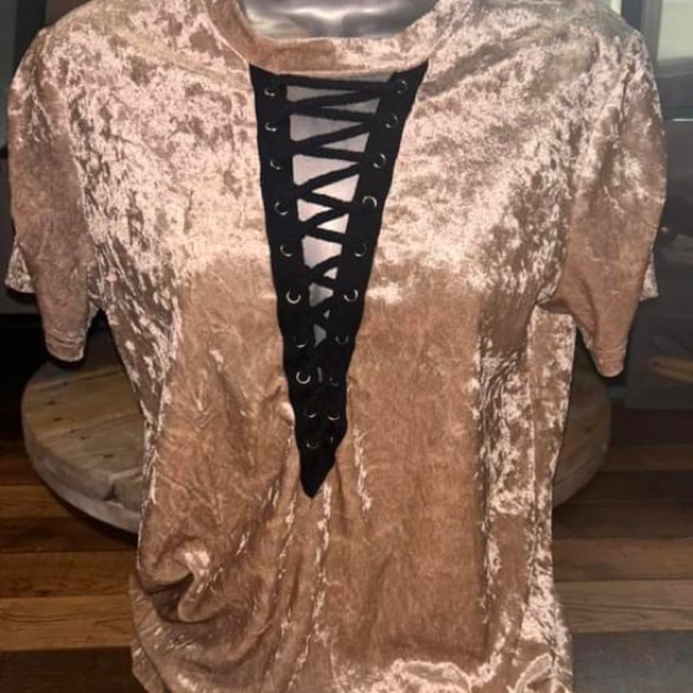 Buckle top